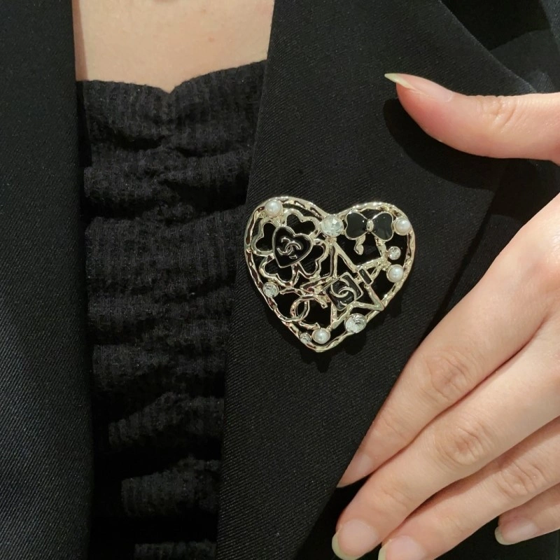 Chanel Brooches Sophisticated 220352