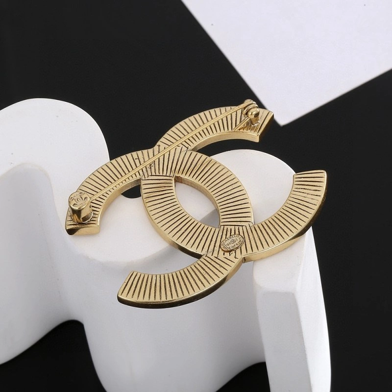 TechFriendly Chanel Brooches 220269