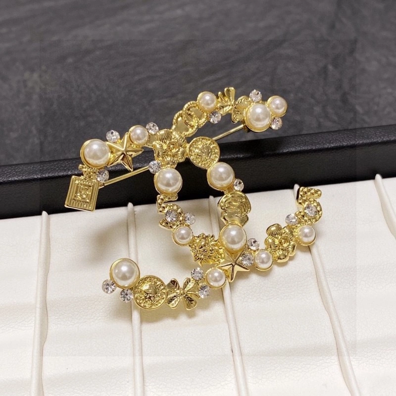 Cozy Chanel Brooches 220260