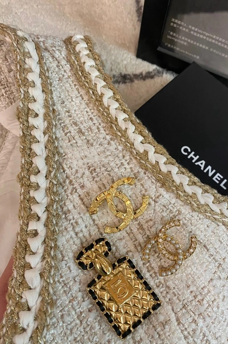 Chanel Brooches Tailored 220272