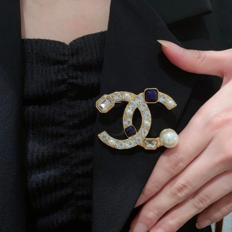 Vibrant Chanel Brooches 220259