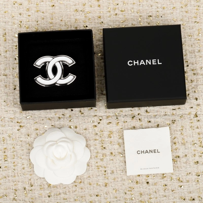 Chanel Brooches Unisex 220306