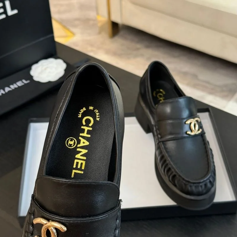 Sporty Chanel Business Shoes 18361