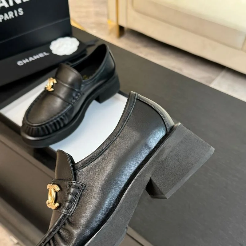 Sporty Chanel Business Shoes 18361