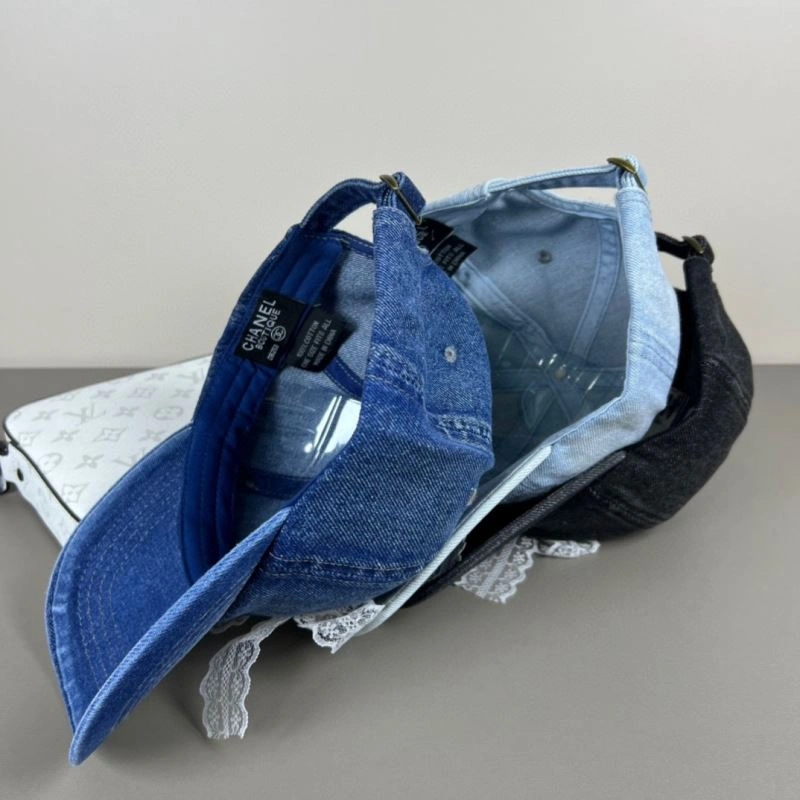 Snug Chanel Caps 260121