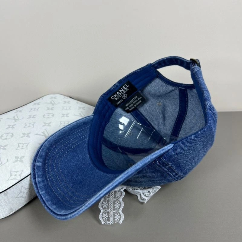 Snug Chanel Caps 260121