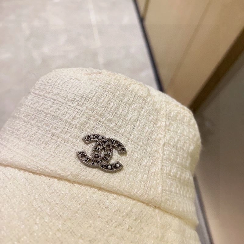 Minimalist Chanel Caps 259794