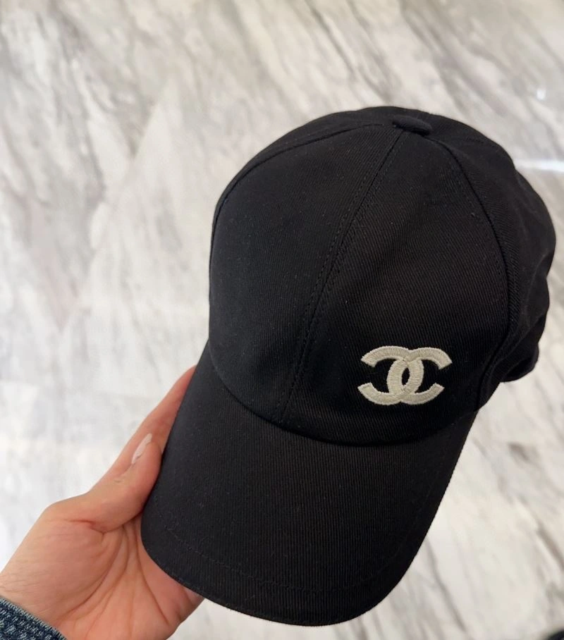 Chanel Caps Neat 259592