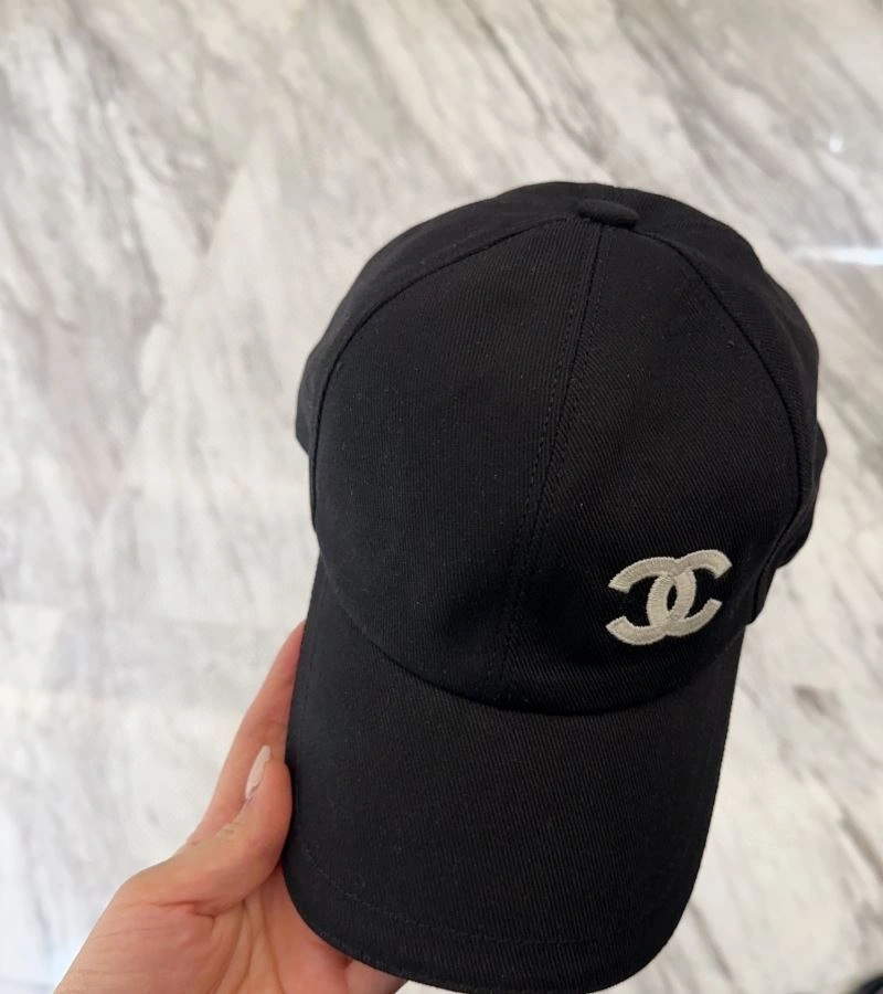 Chanel Caps Neat 259592