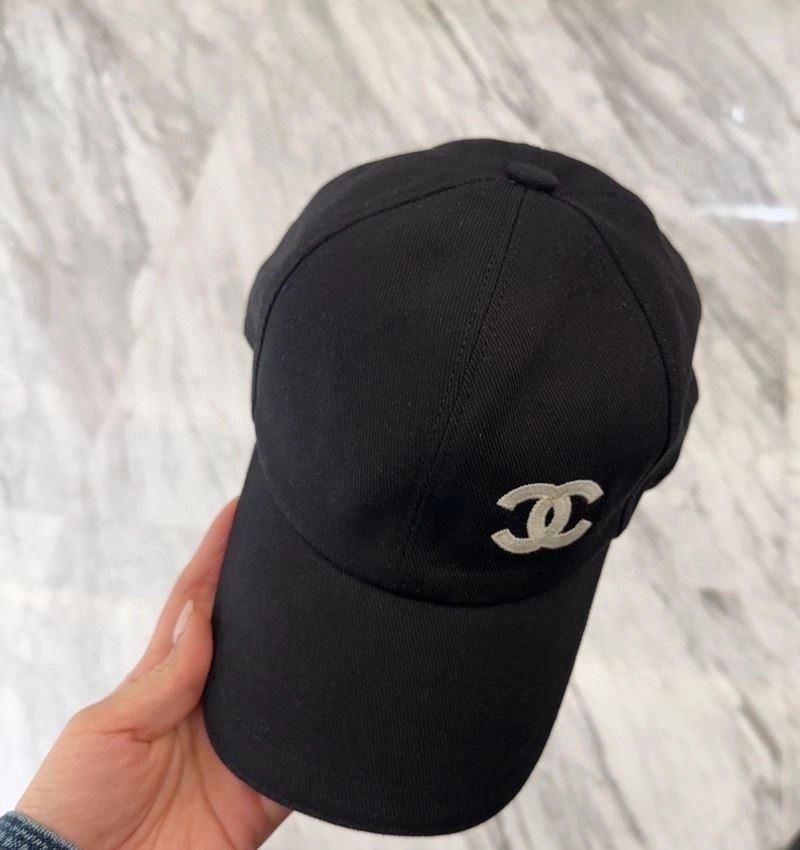 Chanel Caps Neat 259592