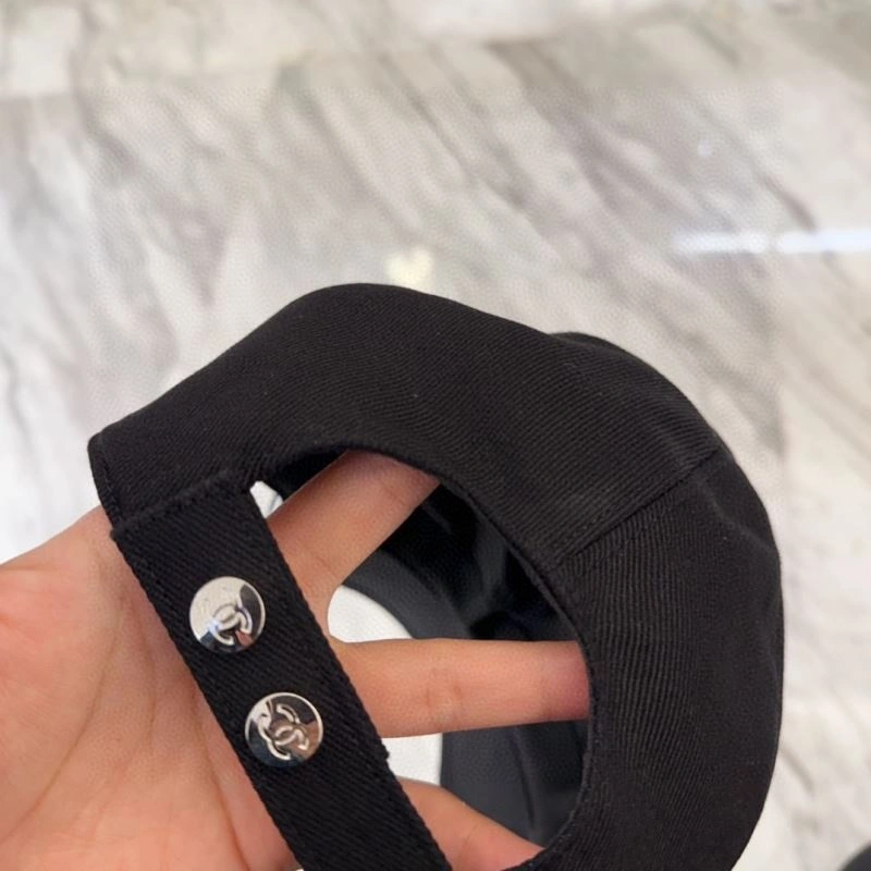 Chanel Caps Neat 259592