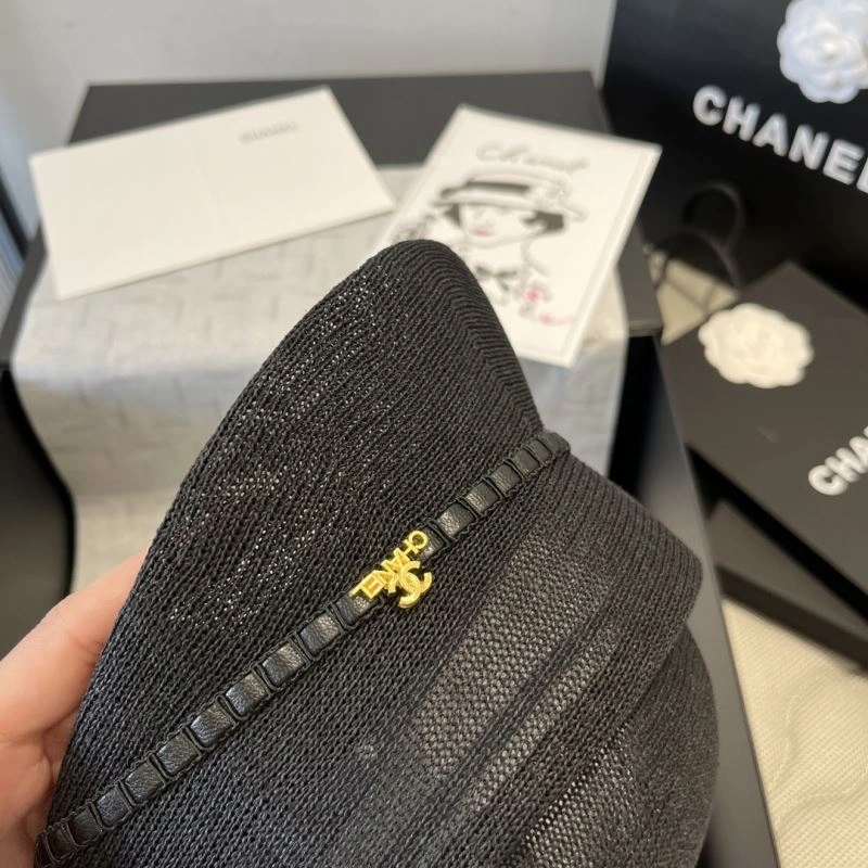 EyeCatching Chanel Caps 262412