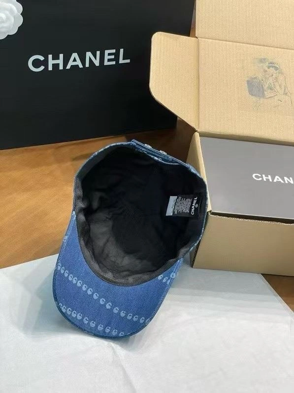 Vibrant Chanel Caps 262368