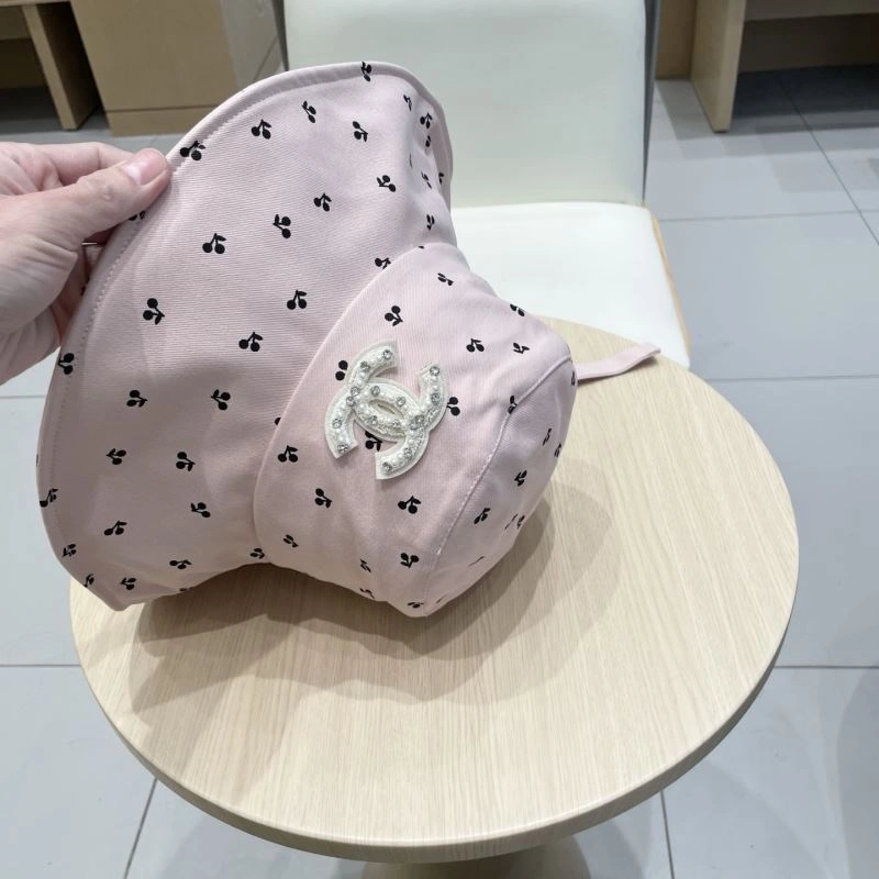 Comfortable Chanel Caps 262282