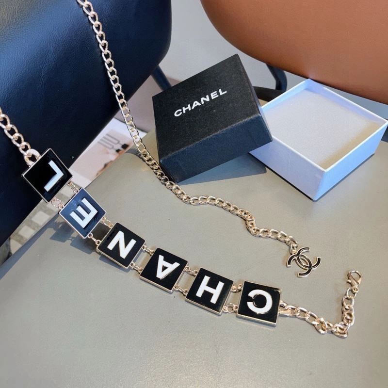 Snug Chanel Chains 262716