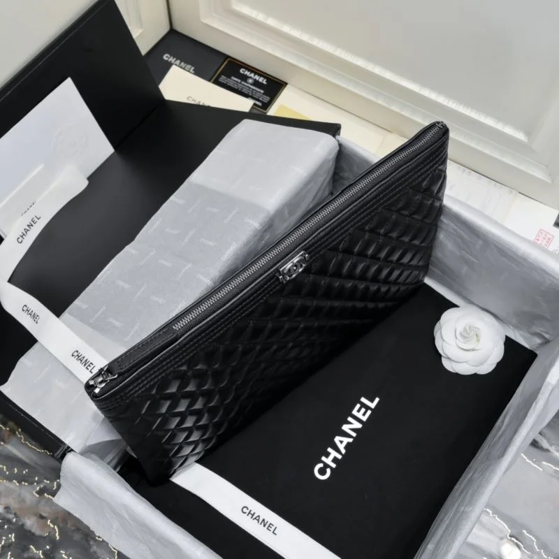 Chanel Clutch Bags Resilient 54078