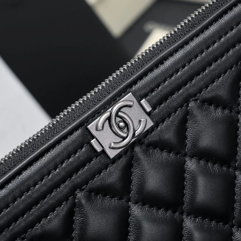 Chanel Clutch Bags Resilient 54078