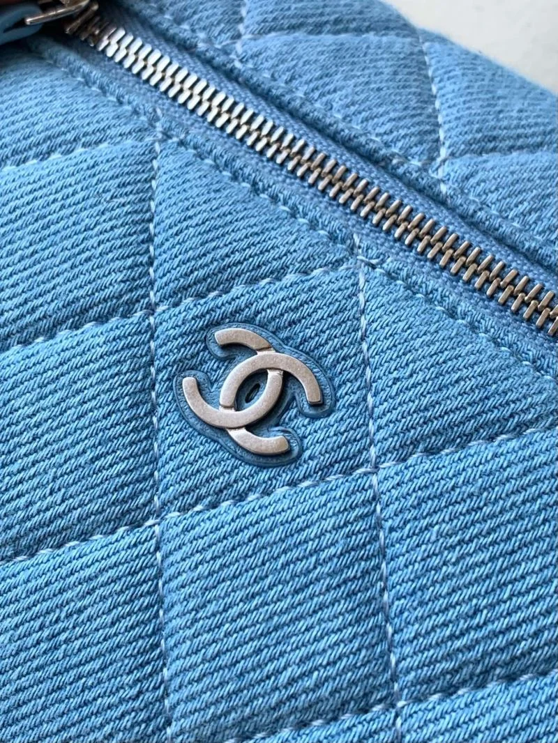 Chanel Cosmetic Bags ZipUp 53412