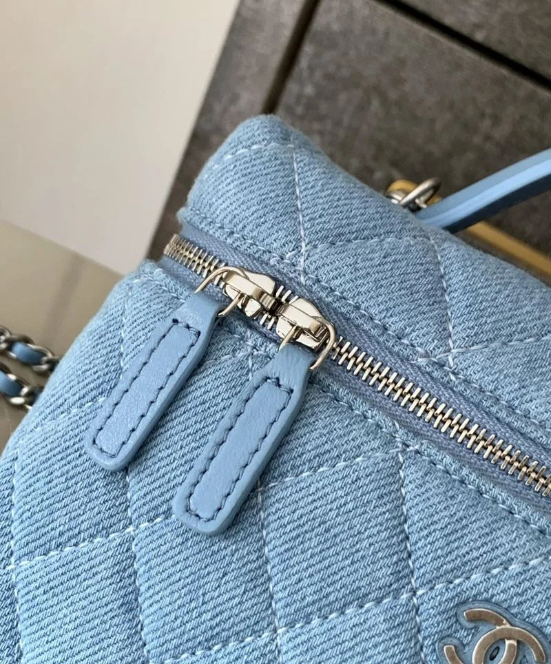 Chanel Cosmetic Bags ZipUp 53412