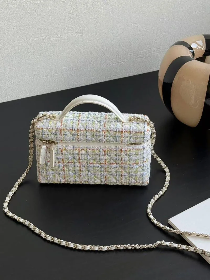 Sophisticated Chanel Cosmetic Bags 53405