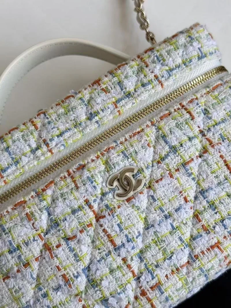 Sophisticated Chanel Cosmetic Bags 53405