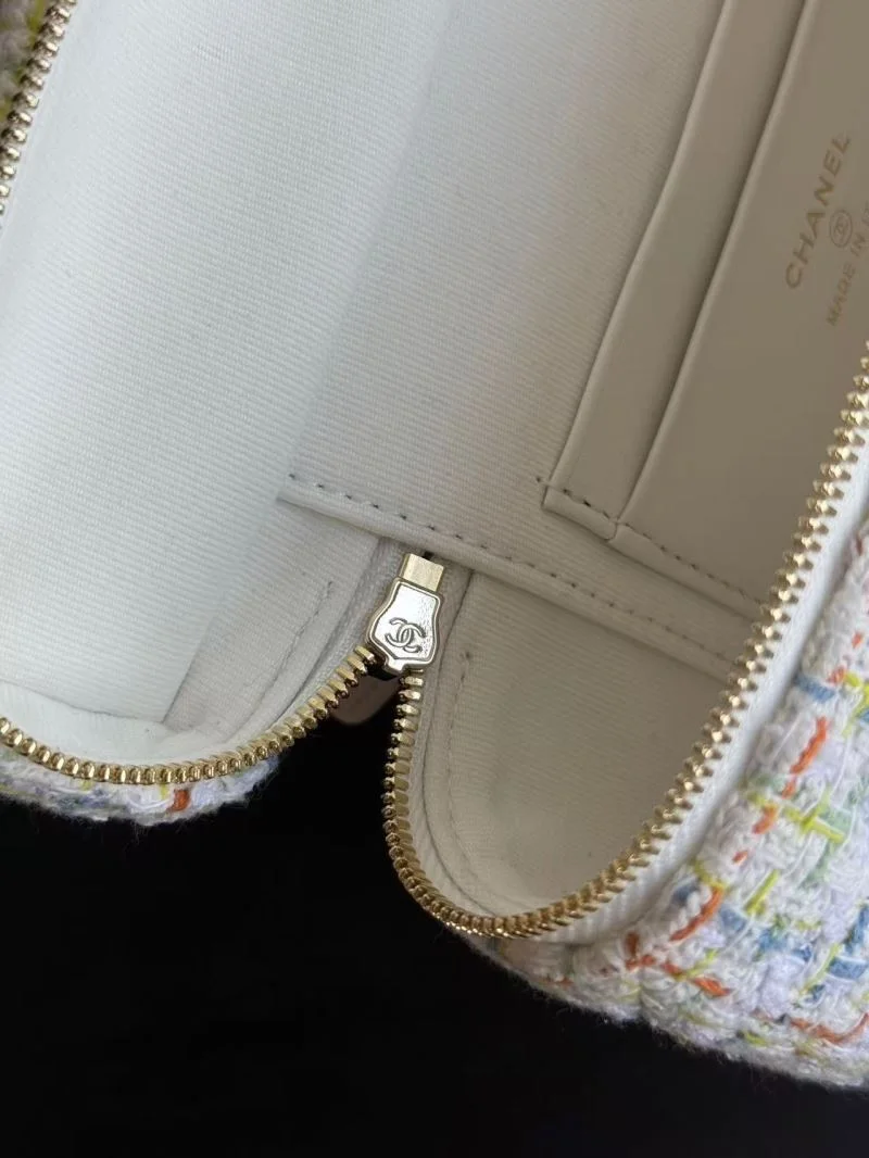 Sophisticated Chanel Cosmetic Bags 53405