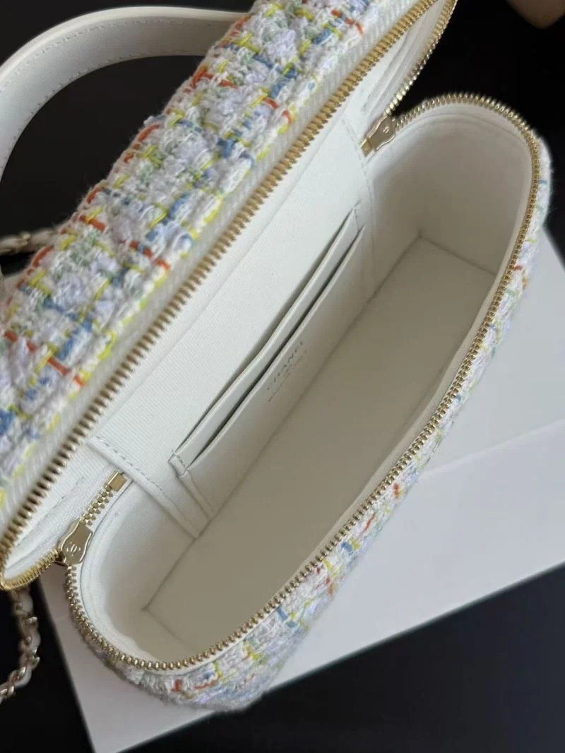 Sophisticated Chanel Cosmetic Bags 53405