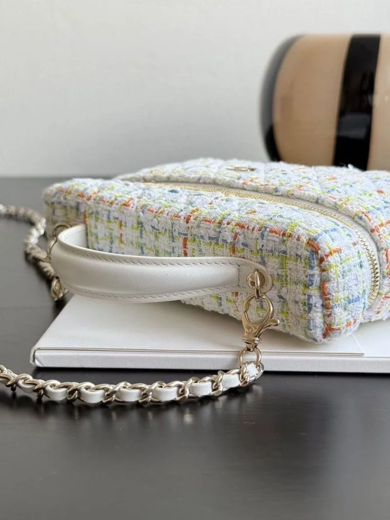 Sophisticated Chanel Cosmetic Bags 53405