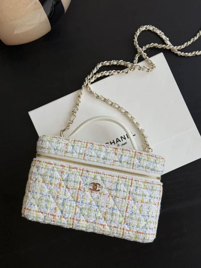 Sophisticated Chanel Cosmetic Bags 53405