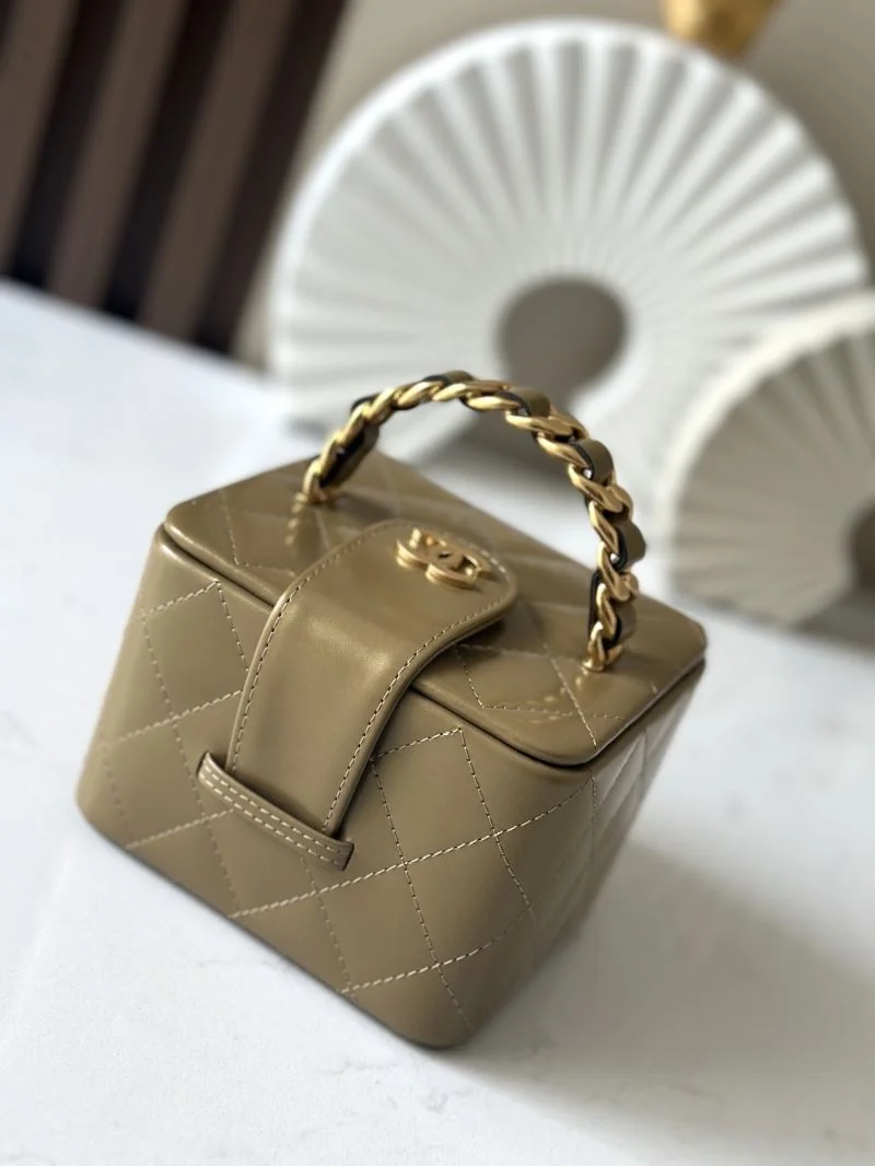 Chanel Cosmetic Bags Lightweight 53402