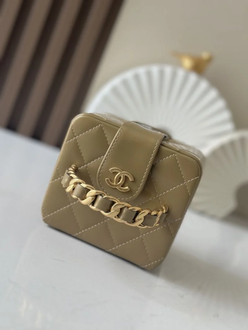 Chanel Cosmetic Bags Lightweight 53402