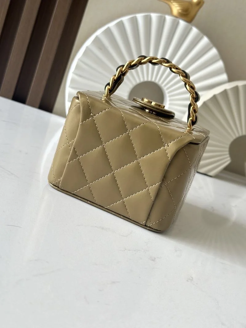 Chanel Cosmetic Bags Lightweight 53402