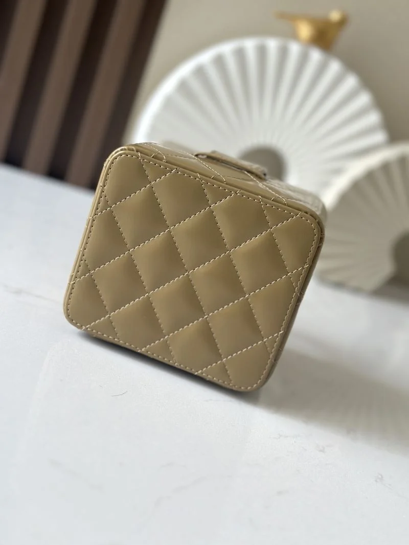 Chanel Cosmetic Bags Lightweight 53402