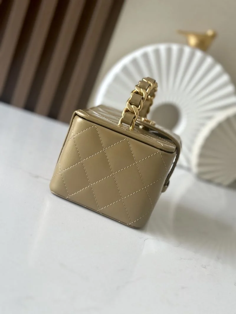 Chanel Cosmetic Bags Lightweight 53402