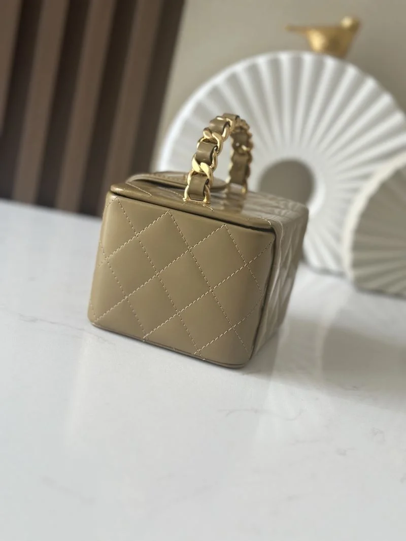 Chanel Cosmetic Bags Lightweight 53402