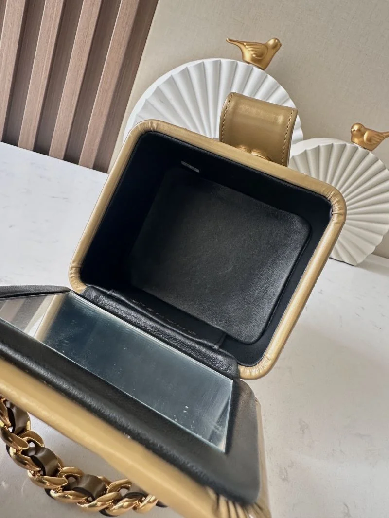 Chanel Cosmetic Bags Lightweight 53402