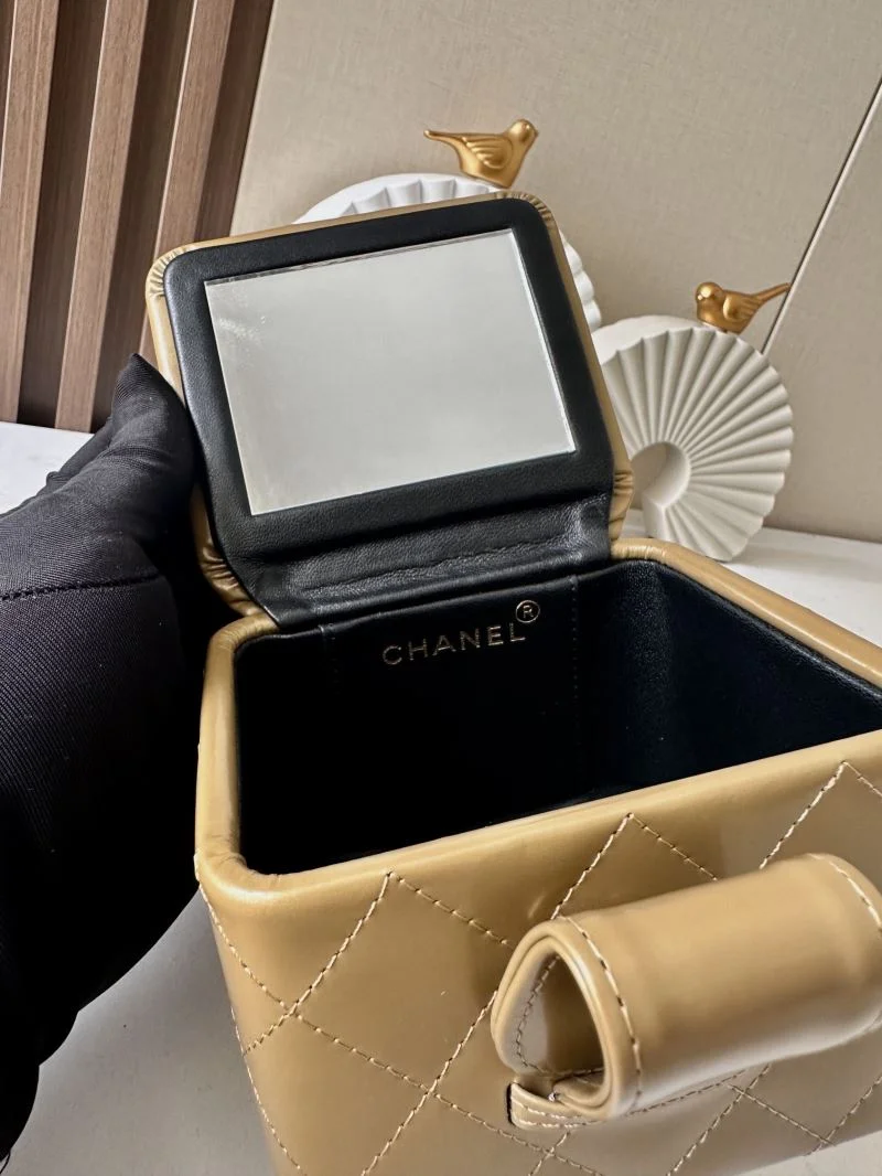 Chanel Cosmetic Bags Lightweight 53402