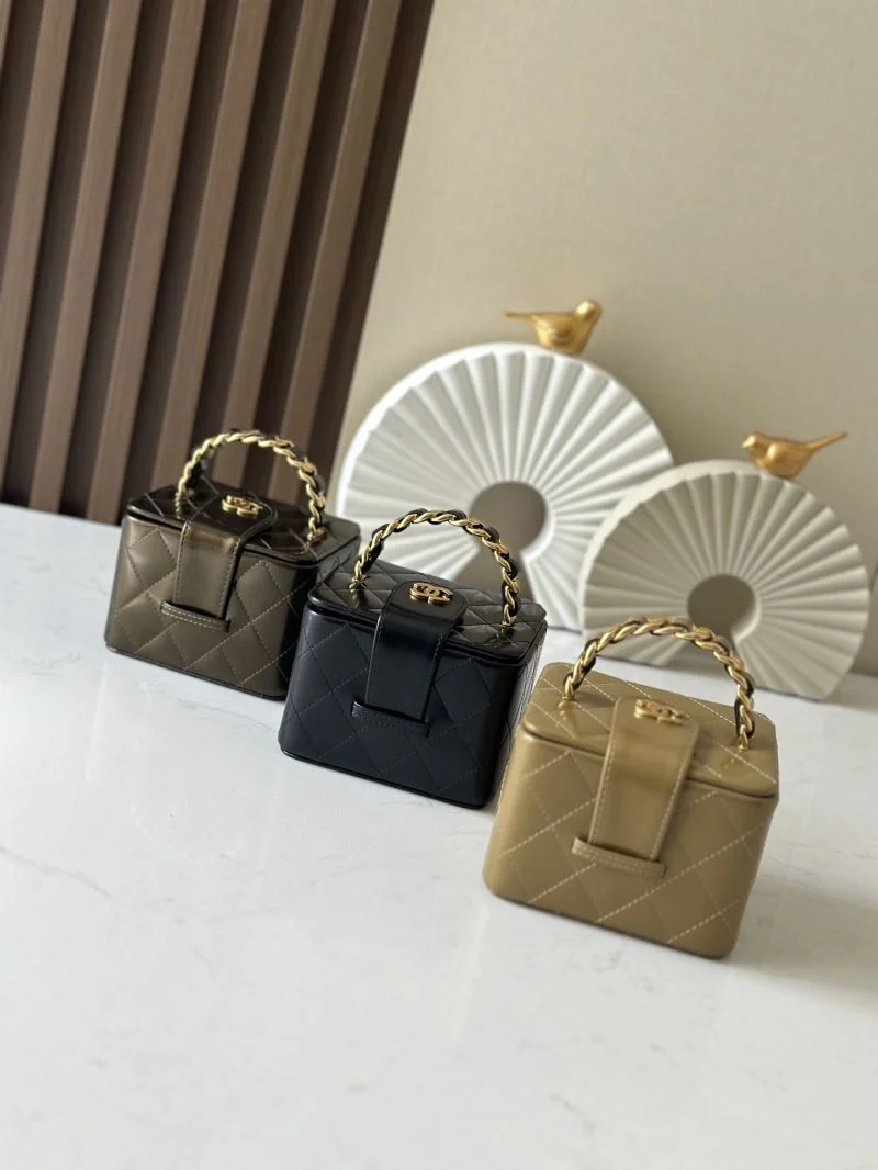 Chanel Cosmetic Bags Lightweight 53402