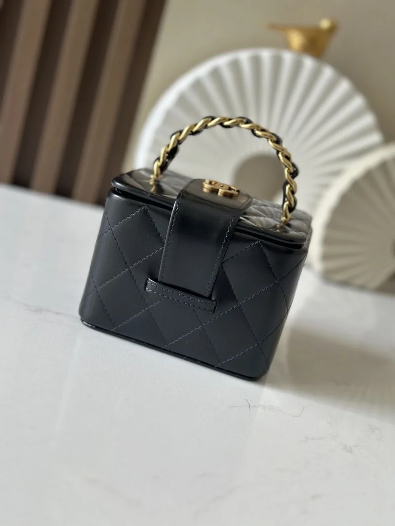 Chanel Cosmetic Bags Sophisticated 53401