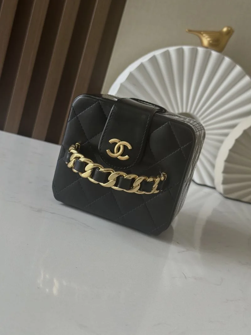 Chanel Cosmetic Bags Sophisticated 53401