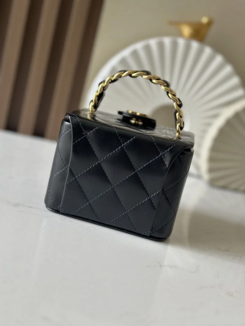 Chanel Cosmetic Bags Sophisticated 53401