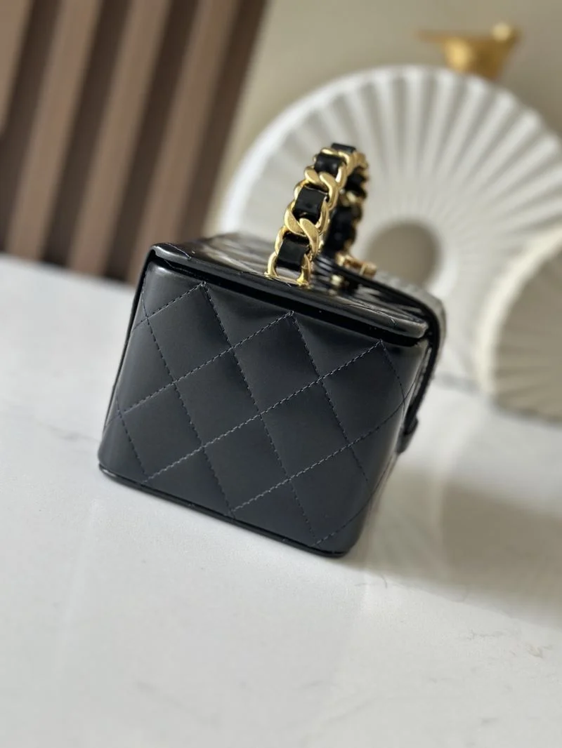 Chanel Cosmetic Bags Sophisticated 53401