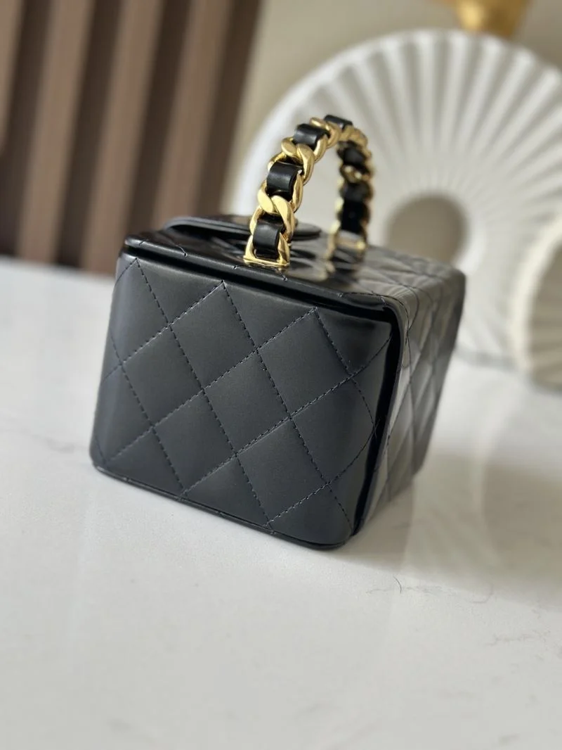 Chanel Cosmetic Bags Sophisticated 53401