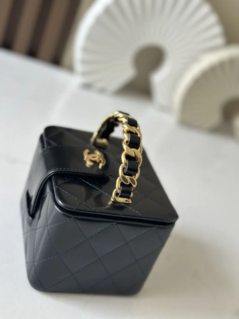 Chanel Cosmetic Bags Sophisticated 53401