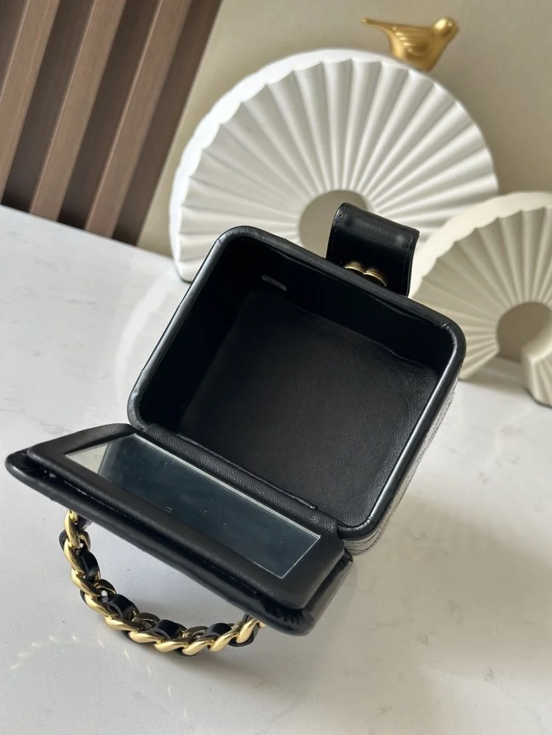 Chanel Cosmetic Bags Sophisticated 53401