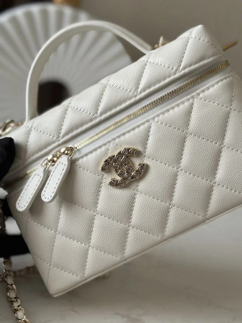 Stylish Chanel Cosmetic Bags 53396