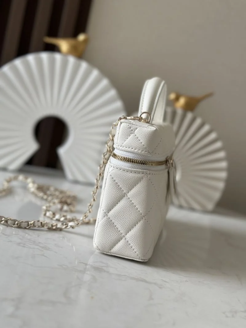 Stylish Chanel Cosmetic Bags 53396