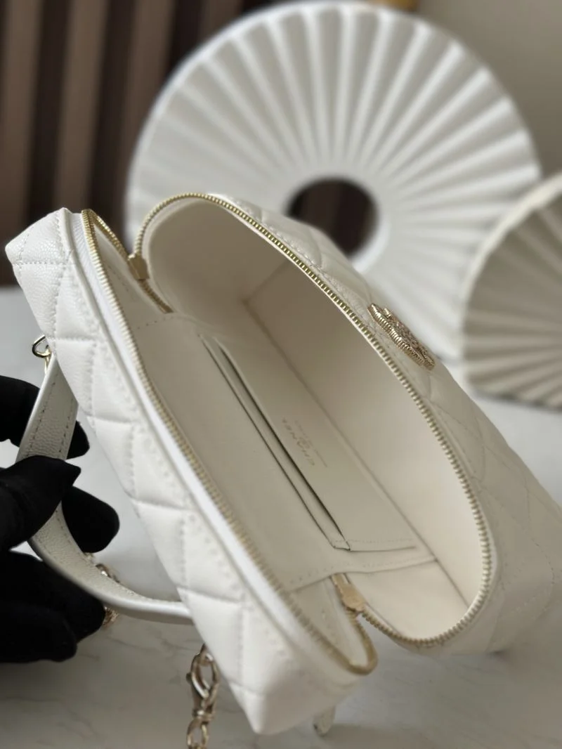 Stylish Chanel Cosmetic Bags 53396
