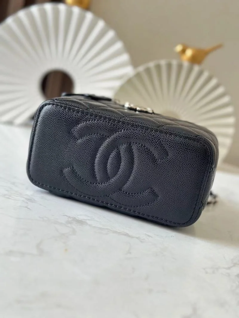 Chanel Cosmetic Bags Flexible 53435