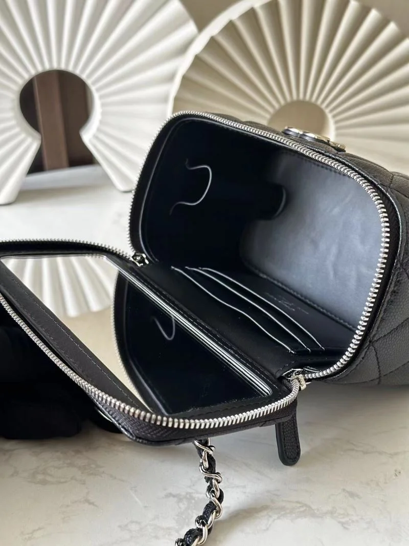 Chanel Cosmetic Bags Flexible 53435